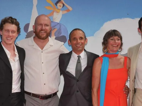 Il mare che divora la memoria: George MacKay e Callum Turner in Rose of Nevada